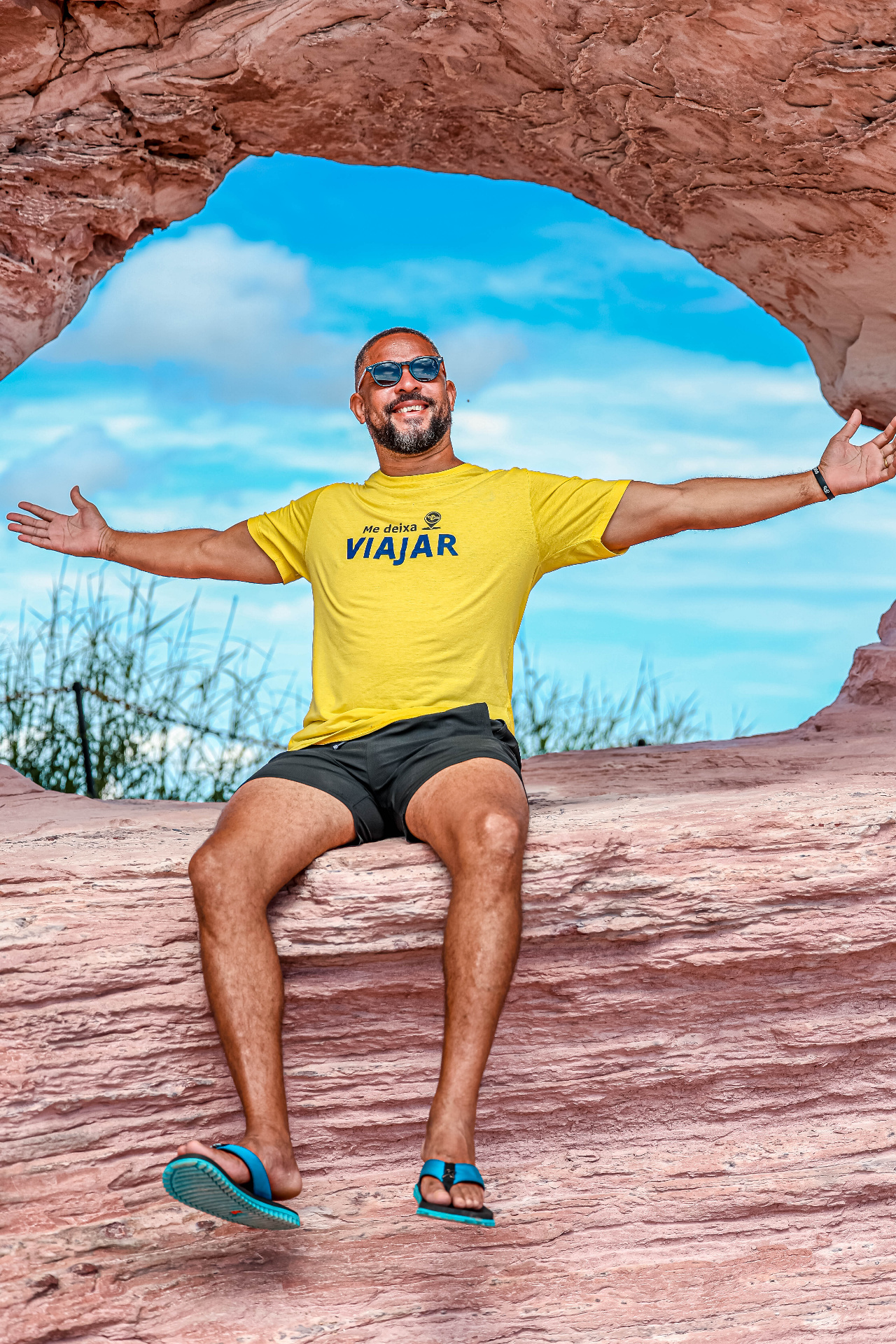 Viajante na Pedra Furada do Jalapão